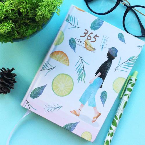 Ежедневник "365 Девушка с лимонами" A5