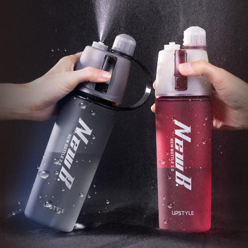 Бутылка Upstyle New. B 600 мл с распылителем красная
